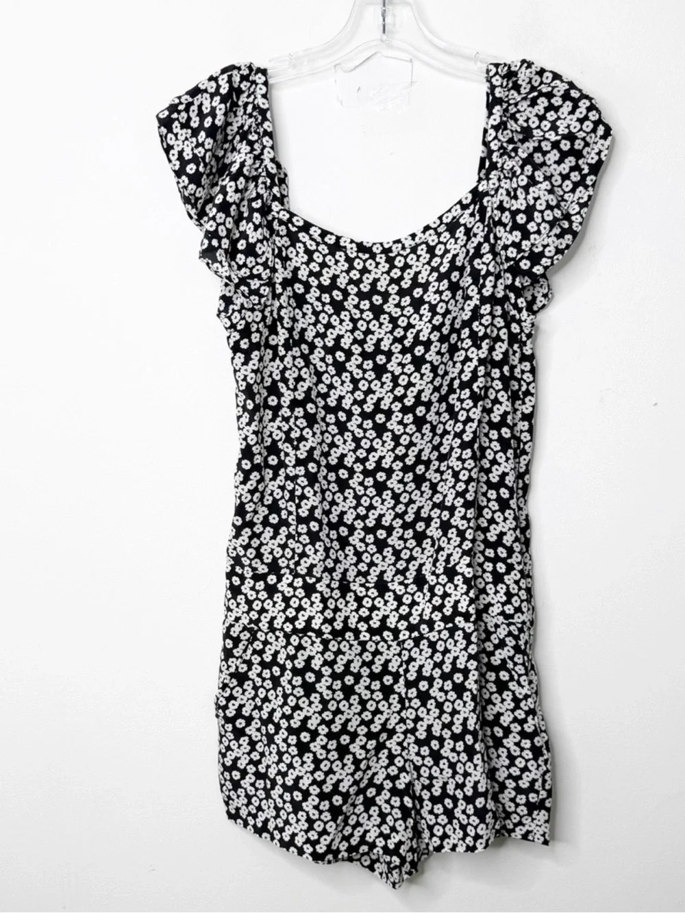 PAM & GELA Black and White‎ Flutter Sleeve Ditzy Floral Silk Romper Sz 4 Pockets